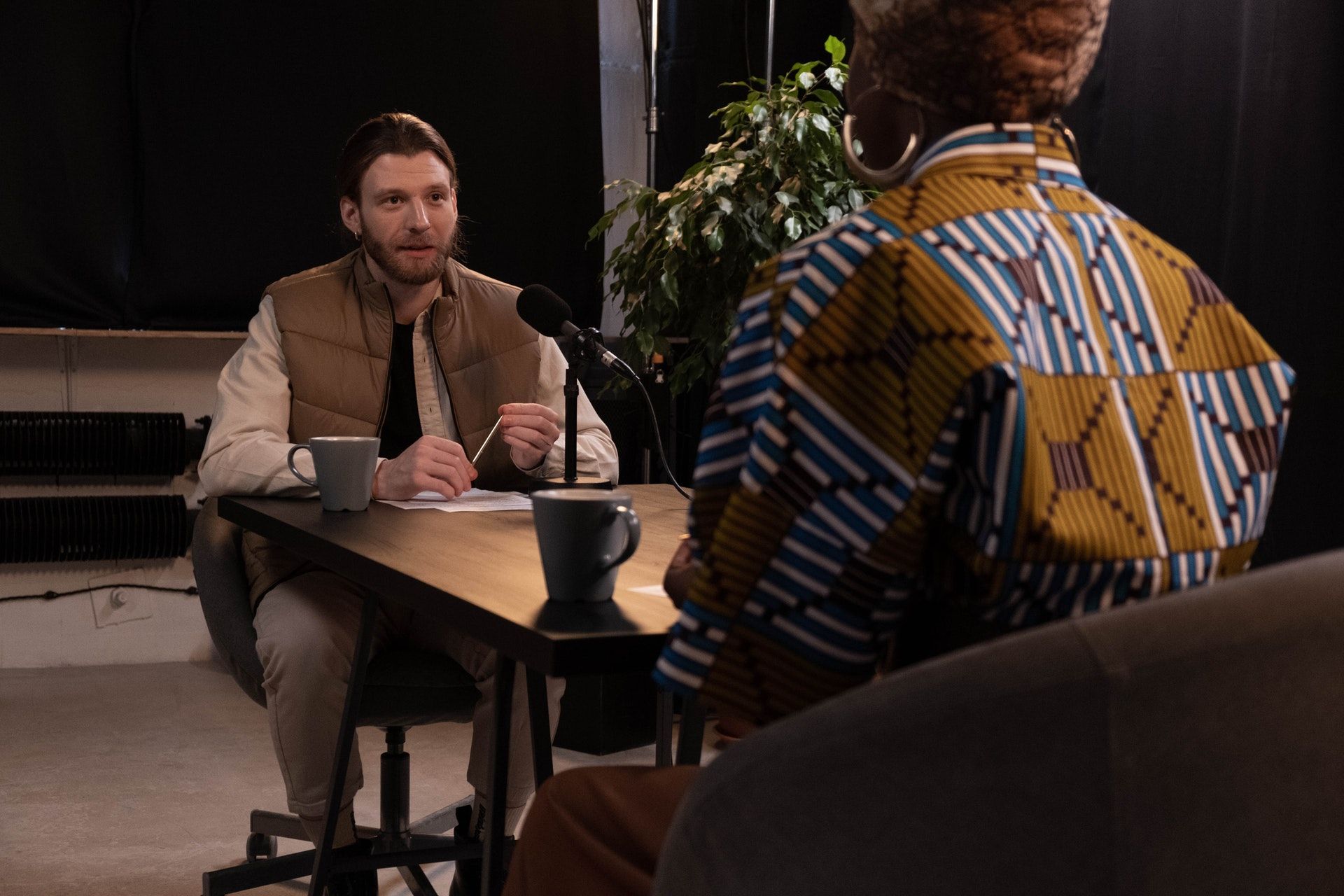 10 Clever Podcast Interview Questions to Ask Guests